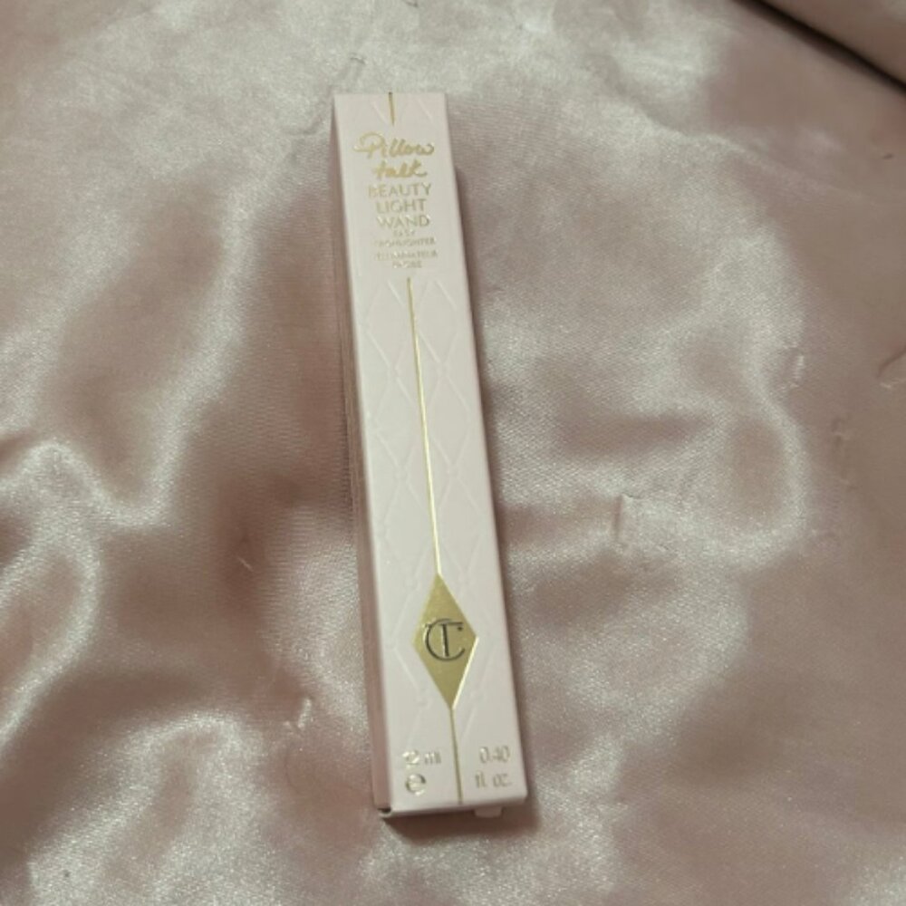 Charlotte Tilbury Beauty Highlighter Wand